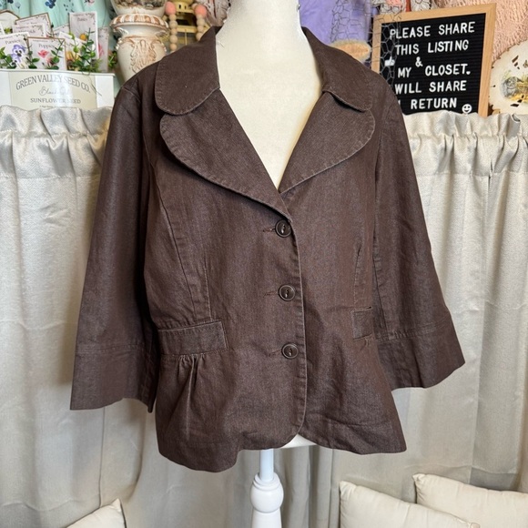 Cato Brown Blazer with Cropped Length and Notched Lapel - Picture 2 of 13